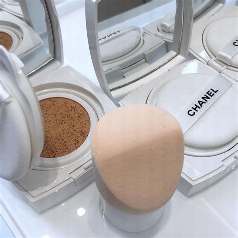 chanel le blanc cushion brightening gentle touch foundation|Chanel le blanc light.